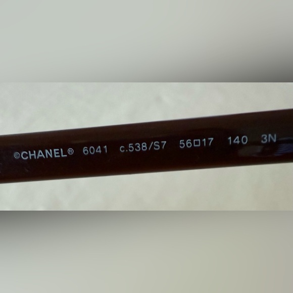 CHANEL Sunglasses with Gold Chain Brow - Picture 4 of 6